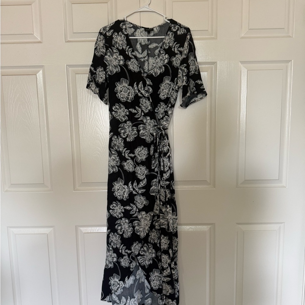 Who What Wear Black and White Sheath Maxi Dress